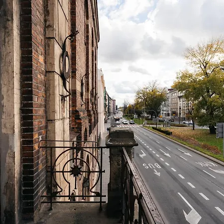 Native Krasinskiego 21 *